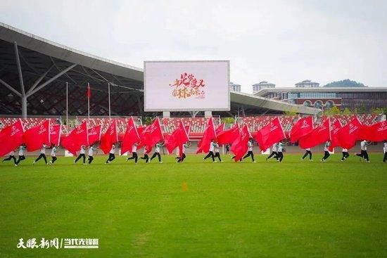 细观产品外形，金属质感外壳、机械肢体都让其机甲感十足